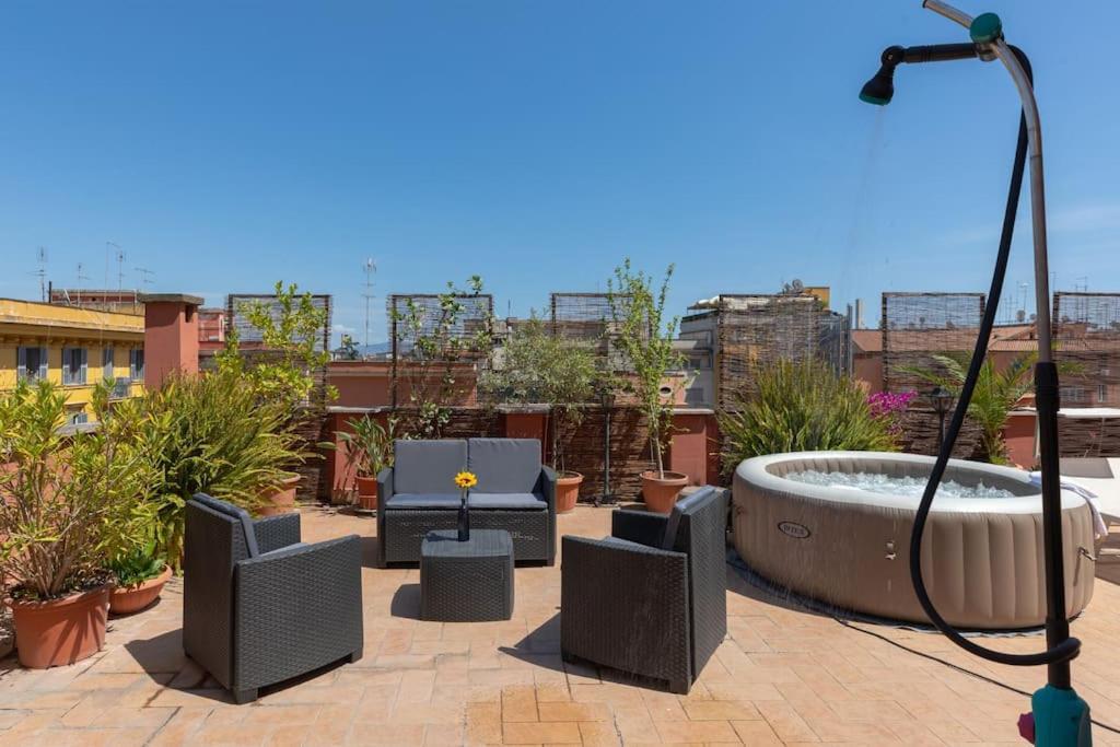 Penthouse With Jacuzzi On Private Terrace In Trastevere روما المظهر الخارجي الصورة