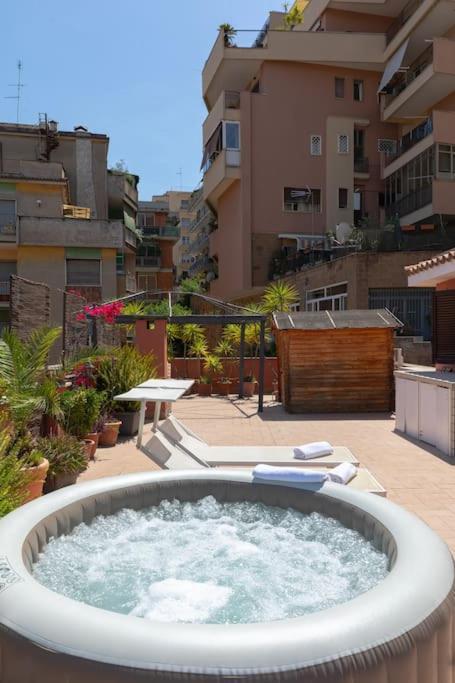 Penthouse With Jacuzzi On Private Terrace In Trastevere روما المظهر الخارجي الصورة