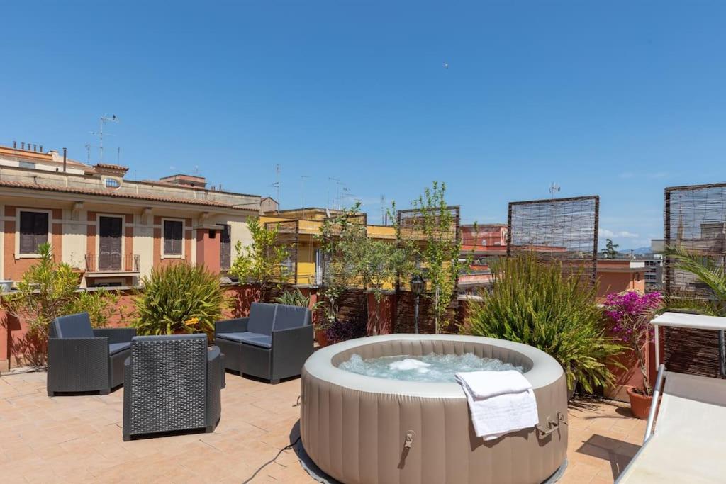 Penthouse With Jacuzzi On Private Terrace In Trastevere روما المظهر الخارجي الصورة