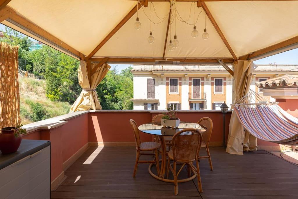 Penthouse With Jacuzzi On Private Terrace In Trastevere روما المظهر الخارجي الصورة